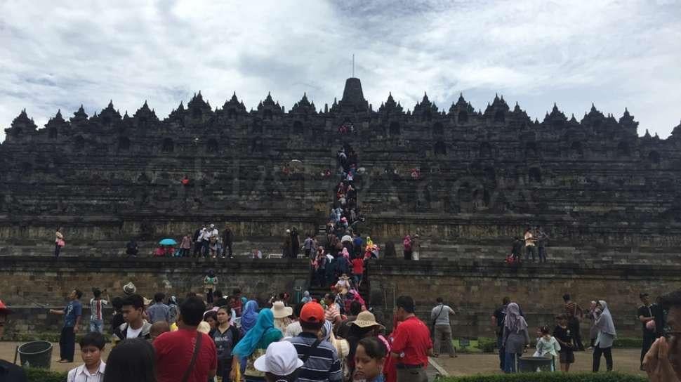 Kawasan Candi Borobudur Dipadati Wisatawan Saat Libur Panjang